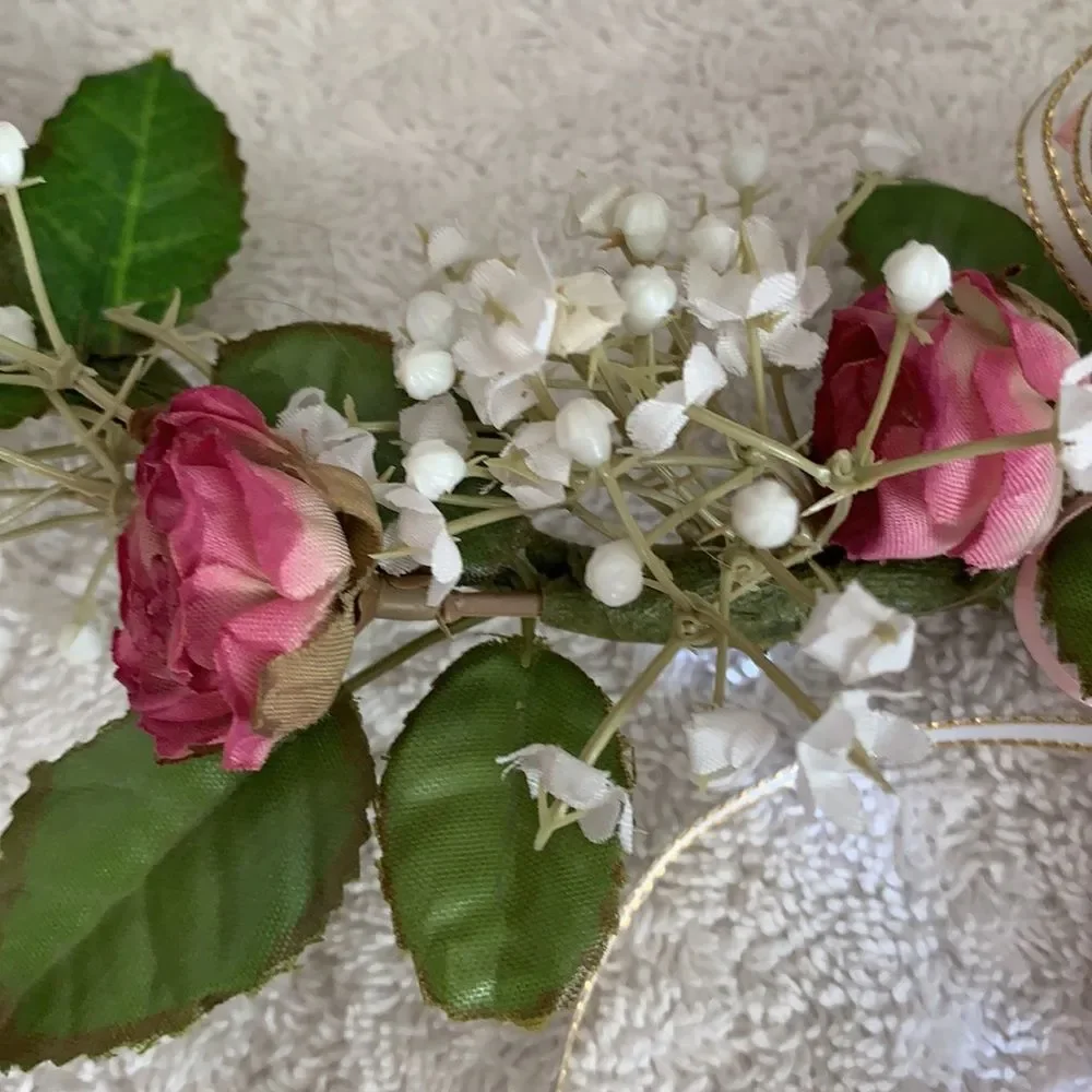 Rosebud and baby’s breath head wreath